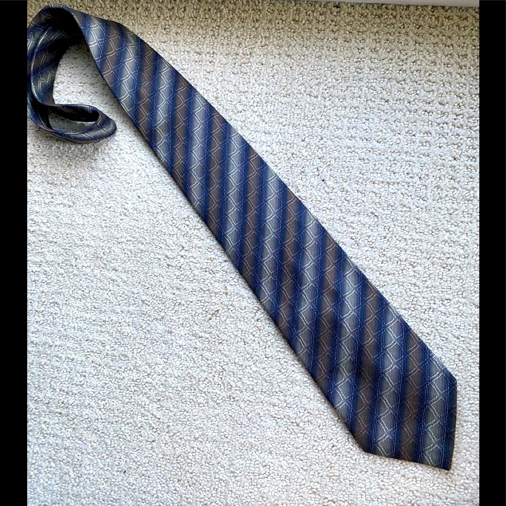 Tie- like new- 2 for $16